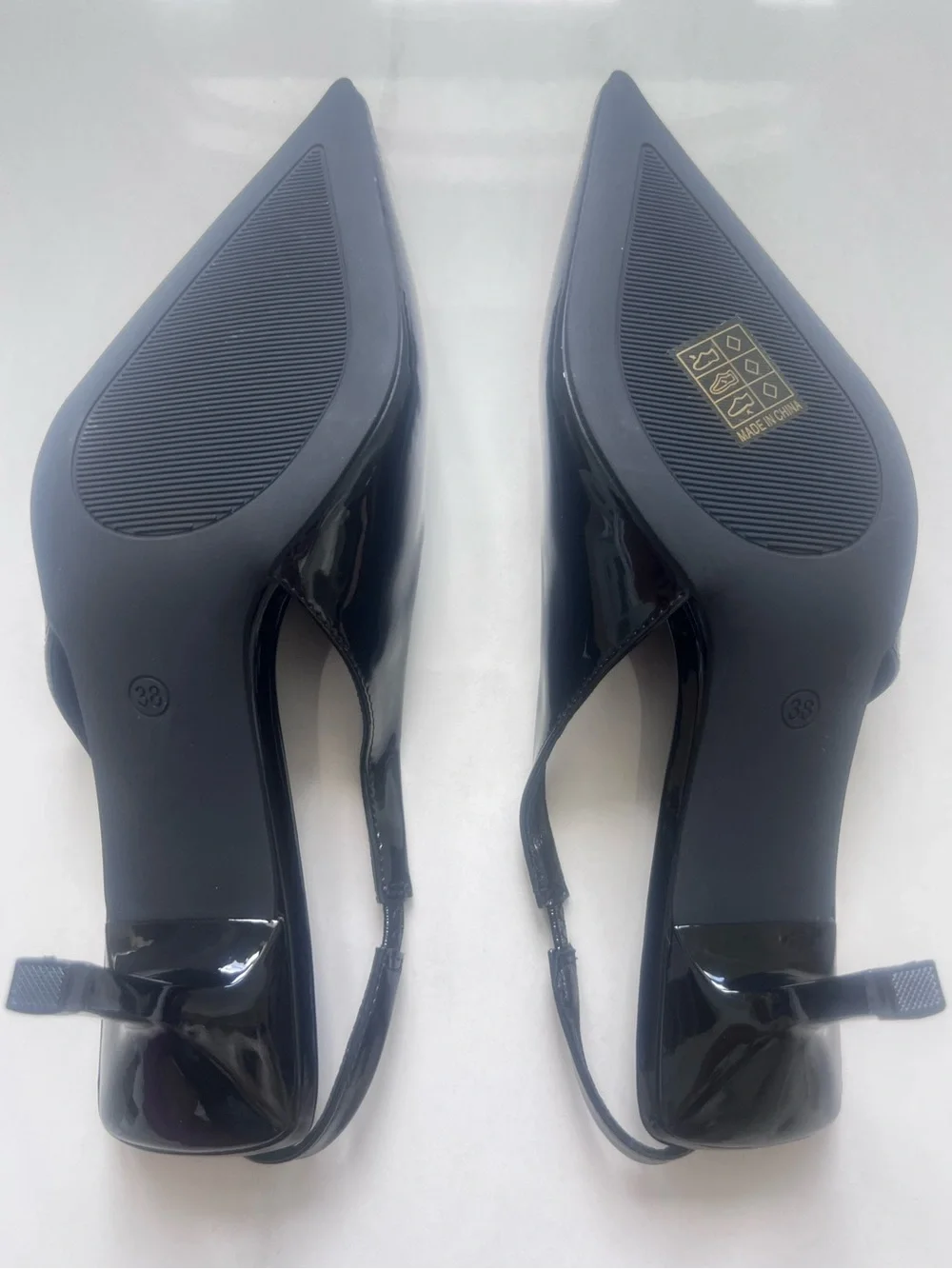 NWT Black patent slingback kitten heels with a pointed-toe silhouette Size 38